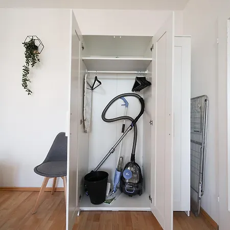 Apartment Spacious With View & Free Parking