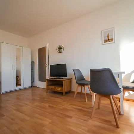 Appartamento Spacious With View & Free Parking Wiener Neustadt