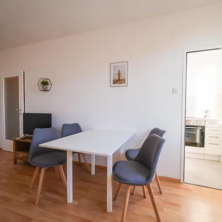 Spacious With View & Free Parking Apartment Wiener Neustadt