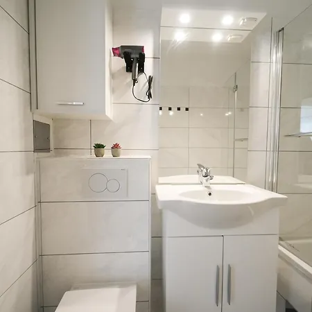 Spacious With View & Free Parking アパート *