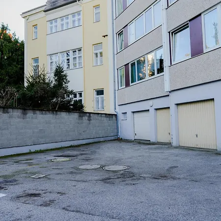 Appartamento Spacious With View & Free Parking