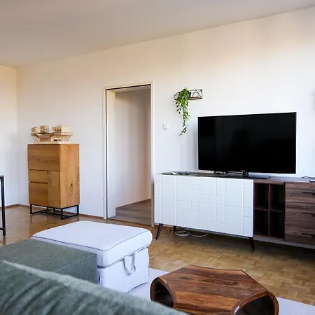 Spacious With View & Free Parking *