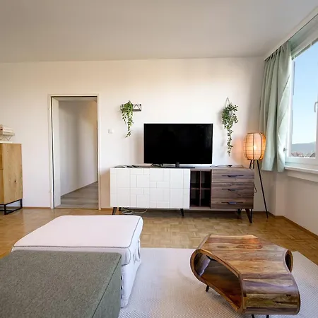 Spacious With View & Free Parking *