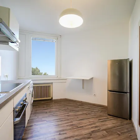 Spacious With View & Free Parking Apartment Wiener Neustadt