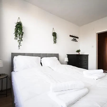 Spacious With View & Free Parking アパート *