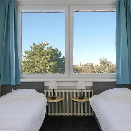 Apartment Spacious With View & Free Parking