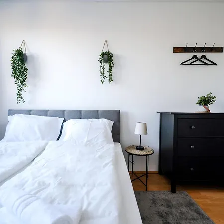 Spacious With View & Free Parking * Wiener Neustadt