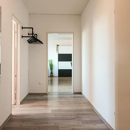 Spacious With View & Free Parking Apartment *