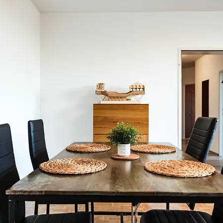 アパート Spacious With View & Free Parking ウィーナー・ノイシュタット