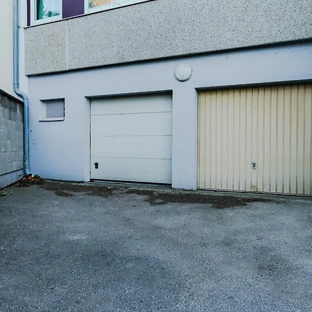 アパート Spacious With View & Free Parking ウィーナー・ノイシュタット