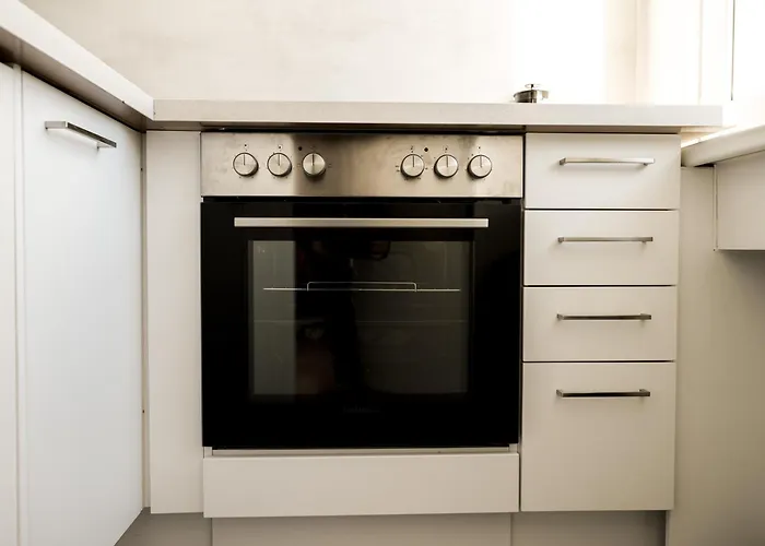 Spacious With View & Free Parking Apartment *