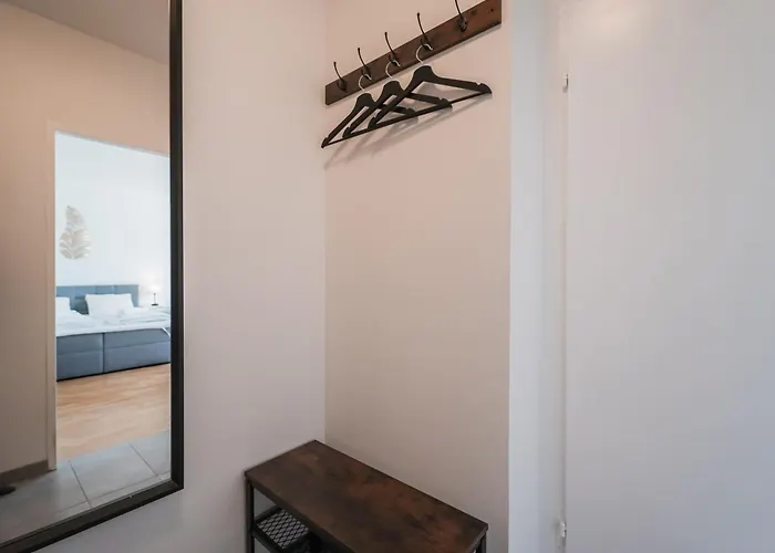 Spacious With View & Free Parking Apartment *