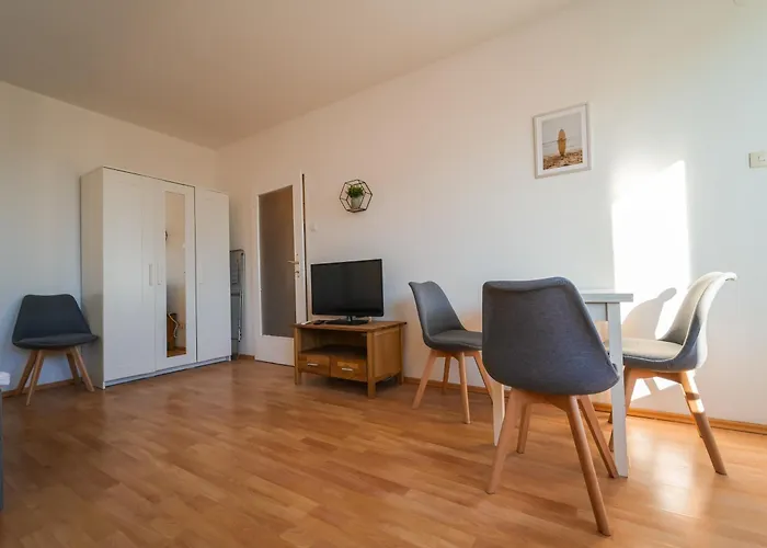 Apartment Spacious With View & Free Parking Wiener Neustadt