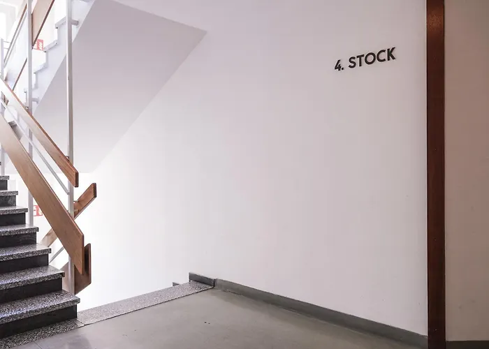 Apartment Spacious With View & Free Parking