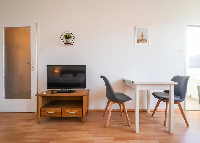 Spacious With View & Free Parking Apartment