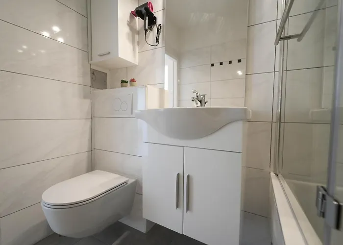 Spacious With View & Free Parking Apartment Wiener Neustadt