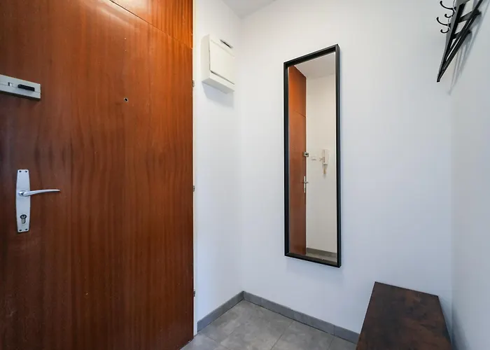 Spacious With View & Free Parking Apartment *