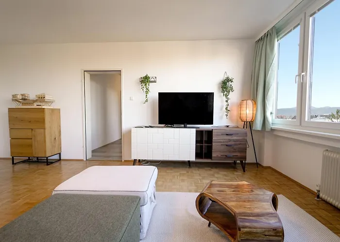 Spacious With View & Free Parking *