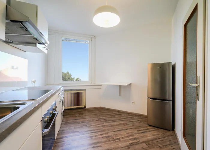 Spacious With View & Free Parking Apartment Wiener Neustadt