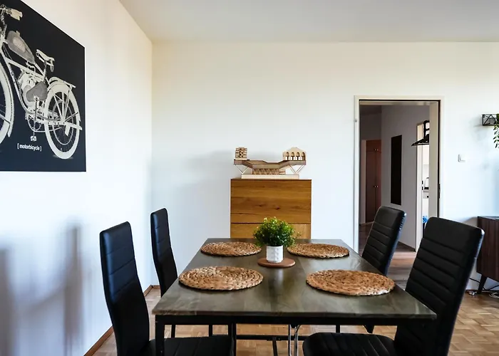 Spacious With View & Free Parking * Wiener Neustadt