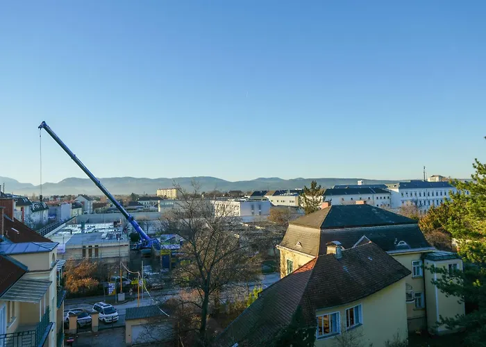 Spacious With View & Free Parking Apartment Wiener Neustadt