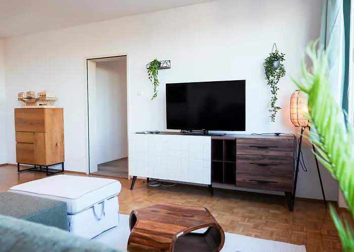 Spacious With View & Free Parking *