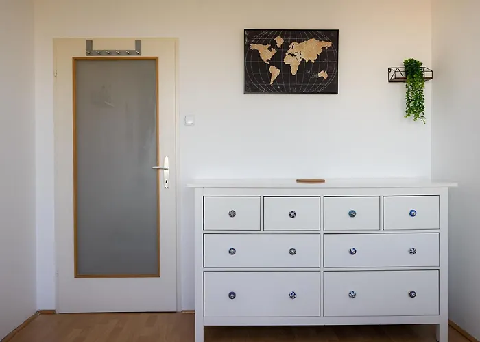 Spacious With View & Free Parking *