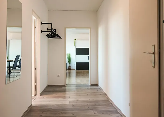 Spacious With View & Free Parking Apartment *