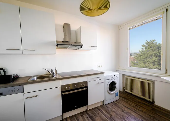 Apartment Spacious With View & Free Parking