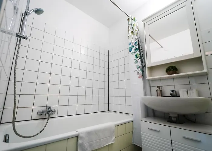 Apartment Spacious With View & Free Parking