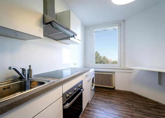 Spacious With View & Free Parking *