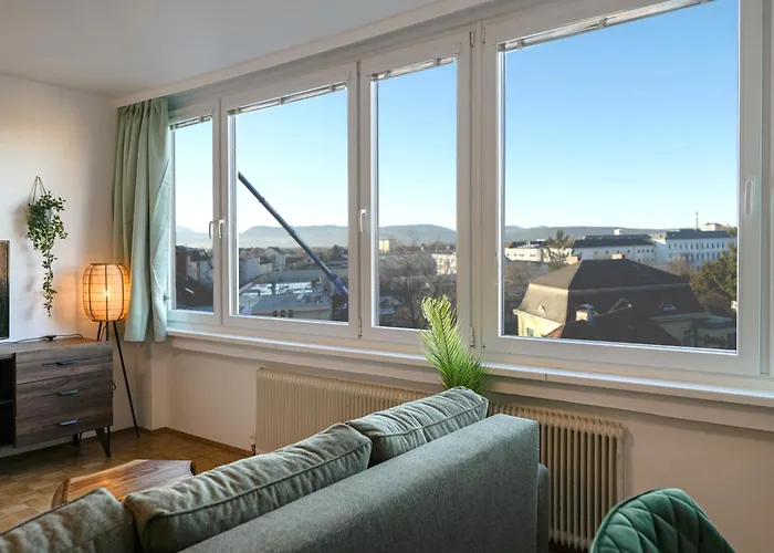 Spacious With View & Free Parking Apartment *