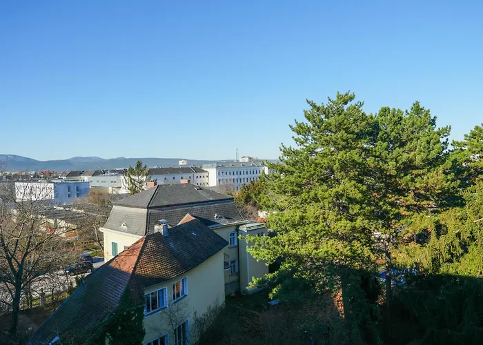 Spacious With View & Free Parking Apartment Wiener Neustadt