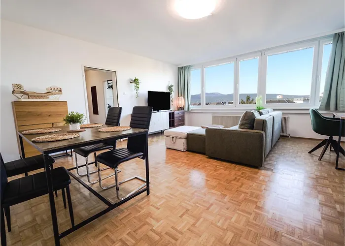 Spacious With View & Free Parking *